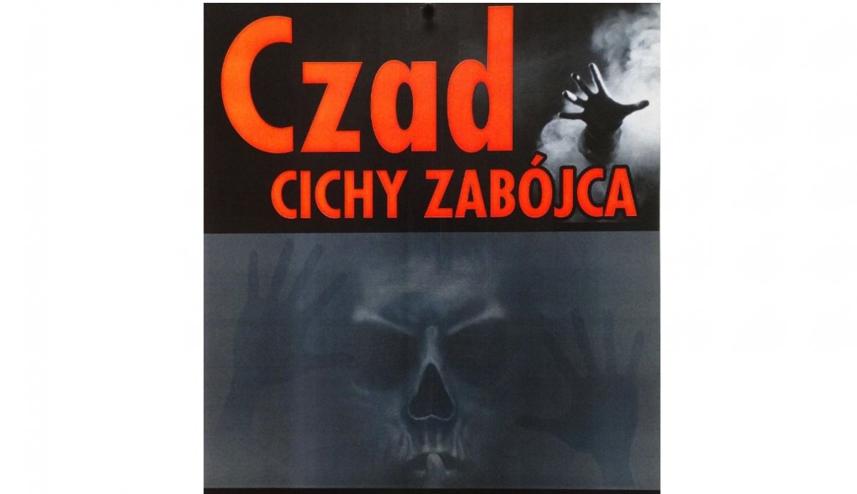 Grafika przedstawiająca wyciągnięte ręce na znak wołania o pomoc, pomiędzy nimi znajduje się czaszka. W górnej części widnieje pomarańczowy napis Czad! Cichy zabójca