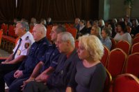 Goście specjalni I Finału PaT w Świętochłowicach. Na zdjęciu : Komendant Straży Miejskiej Bodusław Buliński, Zastępca Komendanta Miejskiego Policji w Świętochłowicach insp. Janusz Borkowski, Naczelnik Wydziału Prewencji Komendy Miejskiej Policji w Świętochłowicach kom. Michał Szynol, Naczelnik Wydziału Edukacji Roman Penkała, Specjalista z zakresu PaT Pani Patrycja Pętlak.