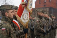 Uroczystość odsłonięcia pamiątkowego obelisku, ku pamięci mieszkańców Górnego Śląska, którzy byli więzieni w hali targowej w Świętochłowicach i ponieśli śmierć w wyniku represji władz komunistycznych od lutego do kwietnia 1945 roku.