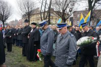 Uroczystość odsłonięcia pamiątkowego obelisku, ku pamięci mieszkańców Górnego Śląska, którzy byli więzieni w hali targowej w Świętochłowicach i ponieśli śmierć w wyniku represji władz komunistycznych od lutego do kwietnia 1945 roku.