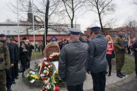 Uroczystość odsłonięcia pamiątkowego obelisku, ku pamięci mieszkańców Górnego Śląska, którzy byli więzieni w hali targowej w Świętochłowicach i ponieśli śmierć w wyniku represji władz komunistycznych od lutego do kwietnia 1945 roku.