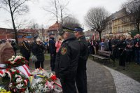 Uroczystość odsłonięcia pamiątkowego obelisku, ku pamięci mieszkańców Górnego Śląska, którzy byli więzieni w hali targowej w Świętochłowicach i ponieśli śmierć w wyniku represji władz komunistycznych od lutego do kwietnia 1945 roku.