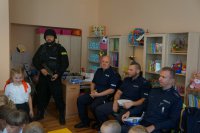 Spotkanie policji z przedszkolakami - prelekcja na temat bezpieczeństwa.