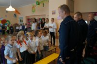 Spotkanie policji z przedszkolakami - prelekcja na temat bezpieczeństwa.
