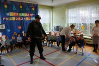 Spotkanie policji z przedszkolakami - prelekcja na temat bezpieczeństwa.