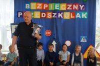 Spotkanie policji z przedszkolakami - prelekcja na temat bezpieczeństwa.