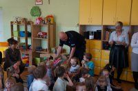 Spotkanie policji z przedszkolakami - prelekcja na temat bezpieczeństwa.