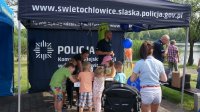 Specjalnie przygotowane przez policjantów stoiska zachęcały dzieci do udziału w wielu konkursach.
