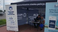 Na stoisku znajdowało się pełne zaplecze materiałów promujących służbę.