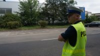 Policjanci dbali o bezpieczeństwo w ruchu drogowym.