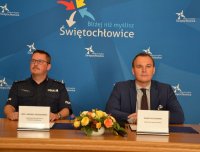 Na zdjęciu Komendant insp. Andrzej Brzozowski oraz Prezydent Dawid Kostempski