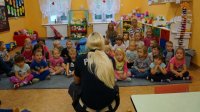Dzieci słuchały o bezpieczeństwie.