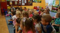 Dzieci słuchały o bezpieczeństwie.