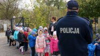 Dzieci z przedszkola nr 4 w Świętochłowicach podczas spotkania z policjantami