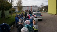 Dzieci z przedszkola nr 4 w Świętochłowicach podczas spotkania z policjantami