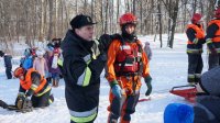 Policjanci oraz strażacy podczas spotkań profilaktycznych.