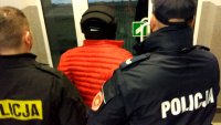 Policjanci wraz zatrzymanym.