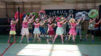 układ taneczny w wykonaniu uczniów