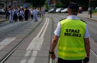 Przemarsz wiernych ulicami miasta zabezpieczany przez straż miejską