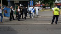Przemarsz wiernych ulicami miasta zabezpieczany przez strażników miejskich
