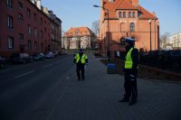 policjant z Wydziału ruchu drogowego w trakcie zabezpieczania wizyty premiera