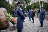 Na dziedzińcu Komendy Głównej Policji w Warszawie oddano hołd ofiarom Zbrodni Katyńskiej – przedwojennym policjantom zamordowanym wiosną 1940 r. na terenie ZSRR.