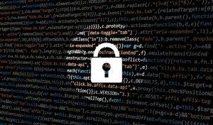 Na zdjęciu grafika przestawiając tekst pisany językiem html. Po środku znajduje się kłódka