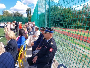 Na zdjęciu goście  miejskiego rozpoczęcia roku szkolnego. Na zdjęciu widać vice szefową  świętochłowickiej Policji oraz komendantów pozostałych służb mundurowych.