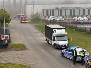 radiowóz i wóz strażacki