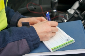 praca policjantów ruchu drogowego podczas działań NURD