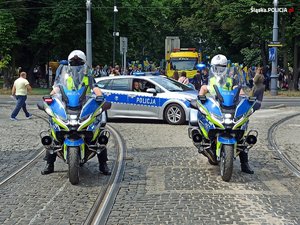 policjanci na motorach