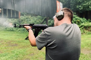 na zdjęciu trening strzelecki policjantów