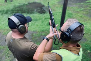 na zdjęciu trening strzelecki policjantów