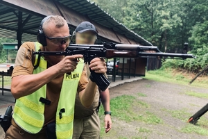 na zdjęciu trening strzelecki policjantów