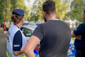 na zdjęciu policjanci podczas zabezpieczenia święta miasta