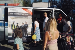 na zdjęciu stanowisko policji na pikniku