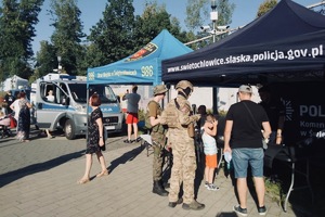 na zdjęciu stanowisko policji na pikniku