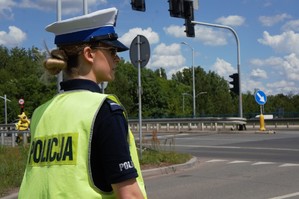 zdjęcie przedstawia: policjantkę ruchu drogowego