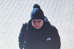 zdjęcie przedstawia wizerunek mężczyzny podejrzewanego o kradzież