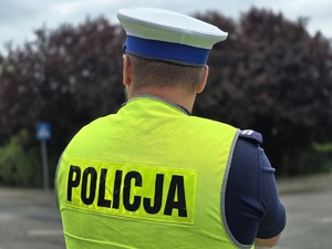 zdjęcie przedstawia policjanta ruchu drogowego