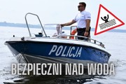 zdjęcie przedstawia policjantów na motorówce