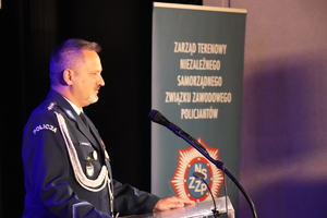 zdjęcie przedstawia przewodniczącego związków zawodowych