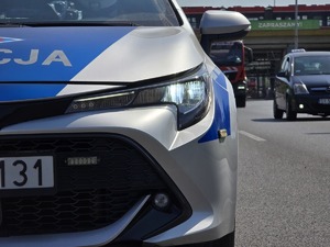 zdjęcie przedstawia radiowóz