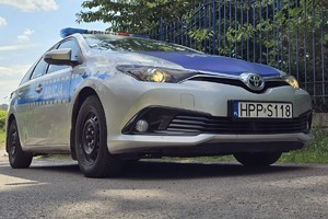 zdjęcie przedstawia radiowóz