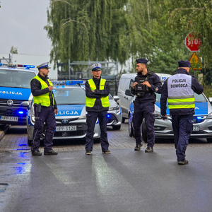 zdjęcie przedstawia: policjantów podczas ćwiczeń