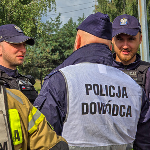 zdjęcie przedstawia: policjantów podczas ćwiczeń