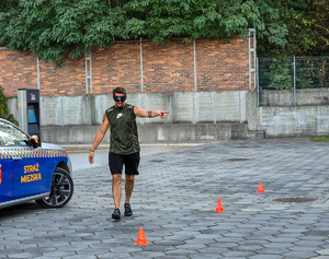 zdjęcie przedstawia: uczestnika wydarzenia w alkogooglach