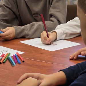 zdjęcie przedstawia uczniowie podczas warsztatów