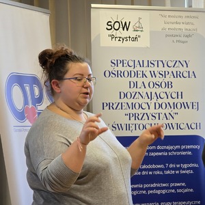 zdjęcie przedstawia prelegentkę