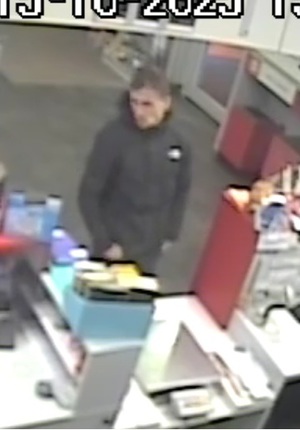 zdjęcie przedstawia wizerunek sprawcy kradzieży